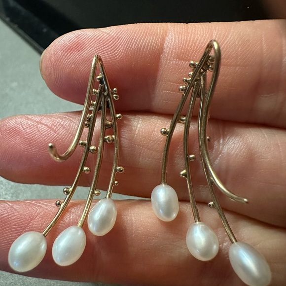 Unique Handmade Oval Pearl & Gold Granulated Earrings ~ lovely for a bride to be - Picture 3 of 7